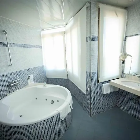 Bruc Hotell 3*